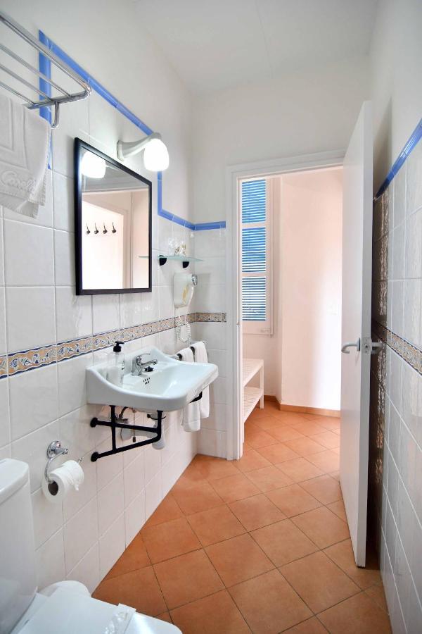 Hostal L'Estrella Palafrugell Exterior foto